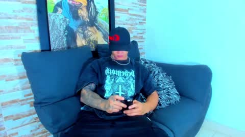 Snapshot of marko_toro__ chatting on 01/01/25, 06:37 Sebastian online show from 01/01/25, 06:37