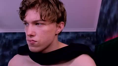 Snapshot of markshot_ chatting on 11/14/25, 05:33 markshot_ online show from 11/14/25, 05:33