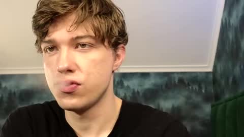 Snapshot of markshot_ chatting on 11/21/25, 06:39 markshot_ online show from 11/21/25, 06:39