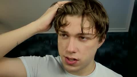 Snapshot of markshot_ chatting on 11/25/25, 04:18 markshot_ online show from 11/25/25, 04:18