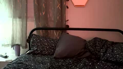 maroon_moon online show from 02/15/25, 08:22