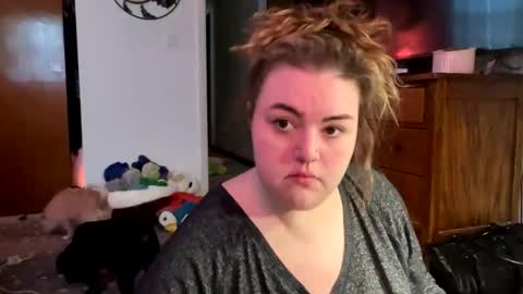 maroon_moon online show from 02/16/25, 07:49