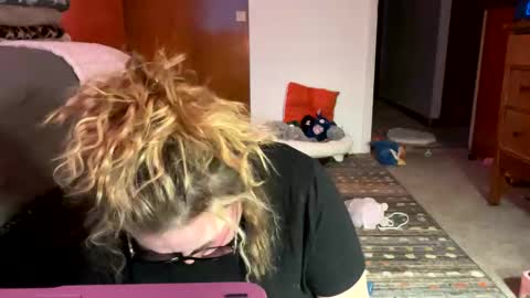 maroon_moon online show from 02/16/25, 10:54