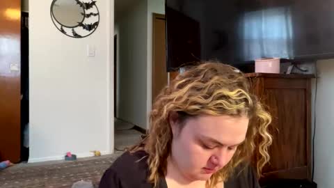 maroon_moon online show from 02/18/25, 04:37