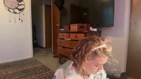 maroon_moon online show from 11/01/25, 05:15