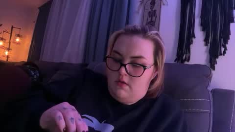 maroon_moon online show from 11/27/25, 01:07