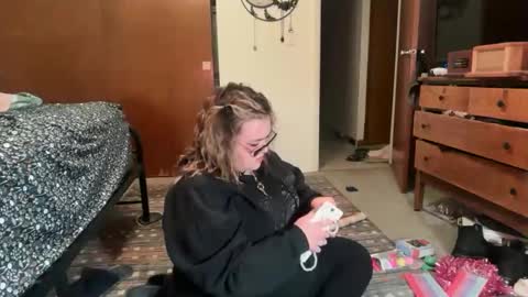 maroon_moon online show from 12/21/25, 01:57