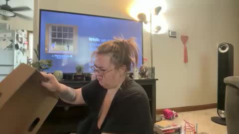 maroon_moon online show from 04/23/26, 08:22