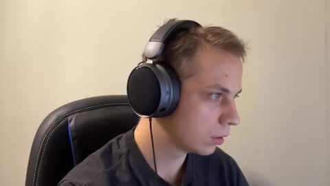 Snapshot of maroooa chatting on 12/18/25, 09:54 Marko online show from 12/18/25, 09:54