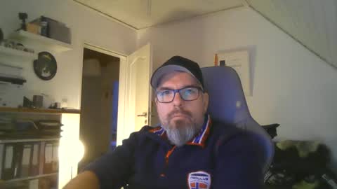 Snapshot of marriedcock1980 chatting on 12/16/24, 08:09 marriedcock1980 online show from 12/16/24, 08:09