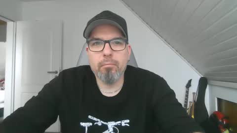 Snapshot of marriedcock1980 chatting on 01/12/25, 12:12 marriedcock1980 online show from 01/12/25, 12:12