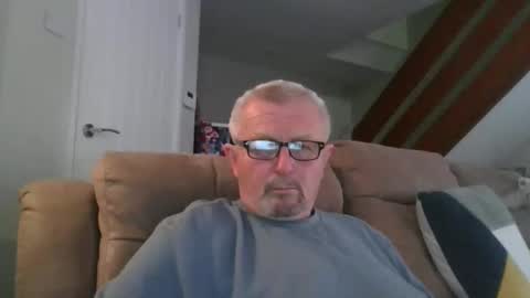 Snapshot of marrrrc chatting on 10/08/25, 12:14 marrrrc online show from 10/08/25, 12:14