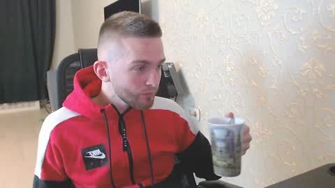 Snapshot of marselle_looker chatting on 01/08/25, 09:55 Marselle online show from 01/08/25, 09:55