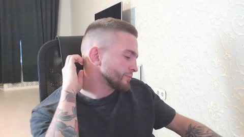 Snapshot of marselle_looker chatting on 01/10/25, 08:29 Marselle online show from 01/10/25, 08:29