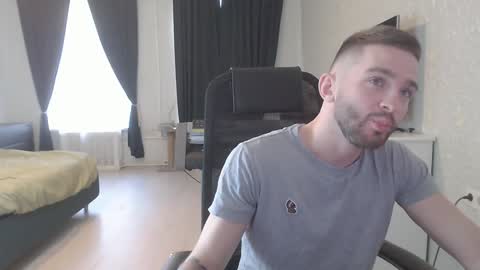 Snapshot of marselle_looker chatting on 02/07/25, 07:18 Marselle online show from 02/07/25, 07:18