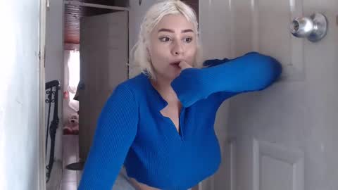 Snapshot of marshmellouw chatting on 01/30/25, 07:48 Marshmellouw online show from 01/30/25, 07:48