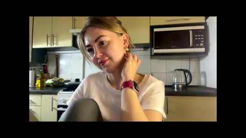 Snapshot of martaluna_ chatting on 04/28/26, 07:41 Marta online show from 04/28/26, 07:41
