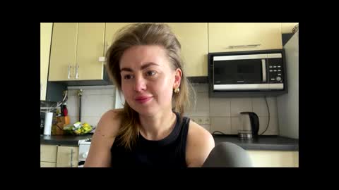 Snapshot of martaluna_ chatting on 04/29/26, 08:18 Marta online show from 04/29/26, 08:18