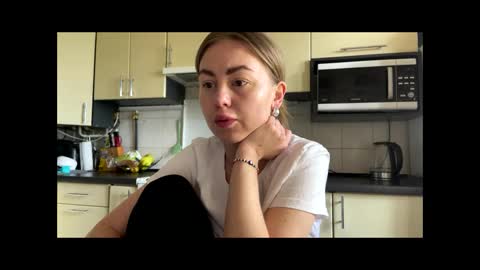 Snapshot of martaluna_ chatting on 05/02/26, 10:20 Marta online show from 05/02/26, 10:20