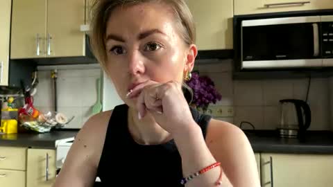 Snapshot of martaluna_ chatting on 05/11/26, 11:38 Marta online show from 05/11/26, 11:38