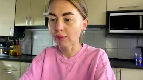 Snapshot of martaluna_ chatting on 05/26/26, 02:24 Marta online show from 05/26/26, 02:24