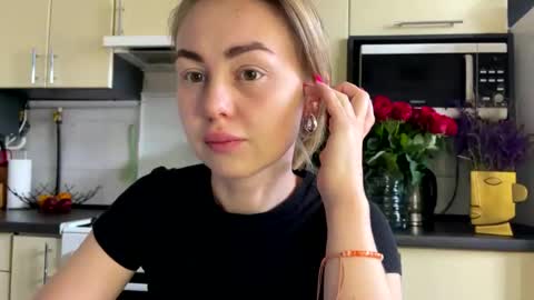 Snapshot of martaluna_ chatting on 06/01/26, 10:06 Marta online show from 06/01/26, 10:06