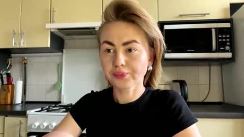 Snapshot of martaluna_ chatting on 06/07/26, 12:20 Marta online show from 06/07/26, 12:20