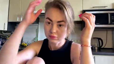 Snapshot of martaluna_ chatting on 06/11/26, 09:51 Marta online show from 06/11/26, 09:51
