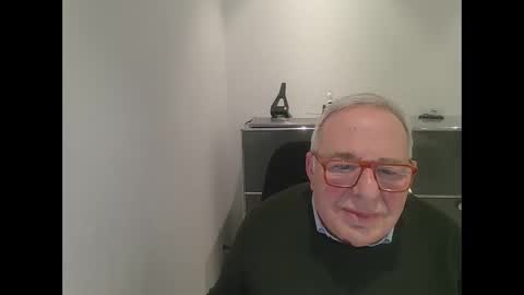 Snapshot of martin_1947 chatting on 01/14/25, 06:07 martin_1947 online show from 01/14/25, 06:07