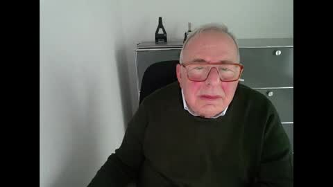 Snapshot of martin_1947 chatting on 10/13/25, 03:45 martin_1947 online show from 10/13/25, 03:45