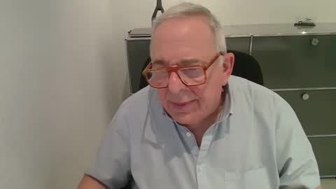 Snapshot of martin_1947 chatting on 11/24/25, 03:23 martin_1947 online show from 11/24/25, 03:23