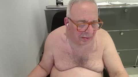 Snapshot of martin_1947 chatting on 01/18/26, 12:25 martin_1947 online show from 01/18/26, 12:25