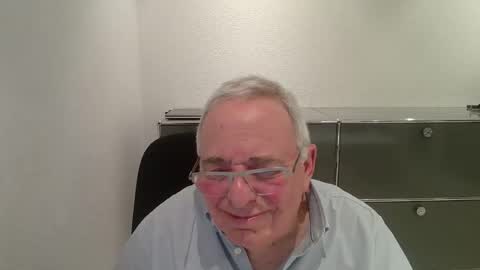 Snapshot of martin_1947 chatting on 02/15/26, 08:49 martin_1947 online show from 02/15/26, 08:49