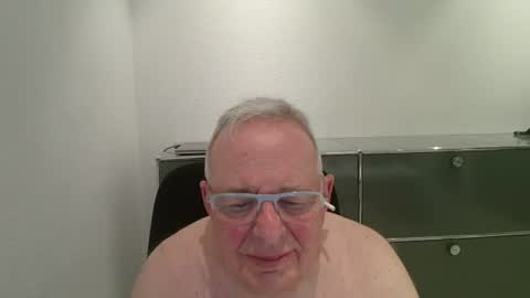 martin_1947 online show from 06/11/26, 10:08