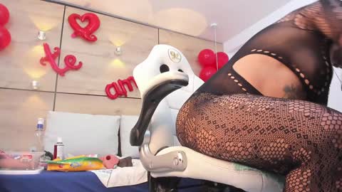 martina touss  online show from 02/08/25, 03:19