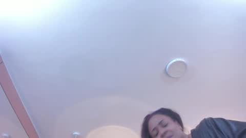 martina touss  online show from 12/21/25, 01:24