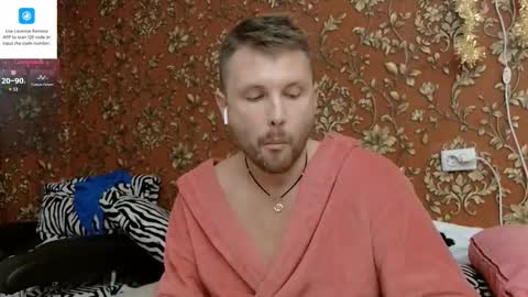 Snapshot of martinbrux chatting on 10/12/25, 07:24 martinbrux online show from 10/12/25, 07:24