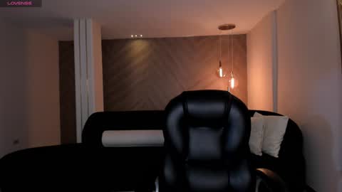 Snapshot of martinnabonnet chatting on 12/16/24, 10:29 Martinna Bonnet online show from 12/16/24, 10:29