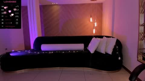 Snapshot of martinnabonnet chatting on 12/16/24, 01:32 Martinna Bonnet online show from 12/16/24, 01:32