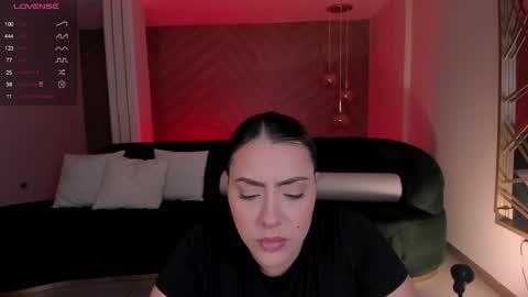 Snapshot of martinnabonnet chatting on 12/19/24, 01:40 Martinna Bonnet online show from 12/19/24, 01:40