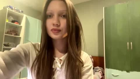 Snapshot of martinwion chatting on 09/26/25, 08:35 Emily online show from 09/26/25, 08:35