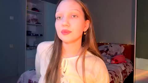 Snapshot of martinwion chatting on 09/28/25, 08:14 Emily online show from 09/28/25, 08:14