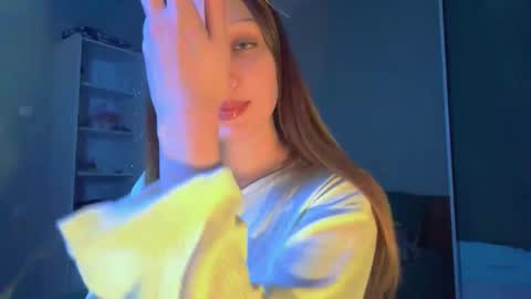 Snapshot of martinwion chatting on 10/04/25, 08:07 Emily online show from 10/04/25, 08:07