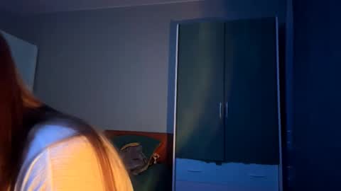 Snapshot of martinwion chatting on 10/13/25, 08:09 Emily online show from 10/13/25, 08:09