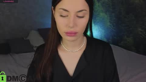 Mary  GMT 3 Mon Tue Wed Thu Fri 0300am - 0900am online show from 12/15/25, 01:10