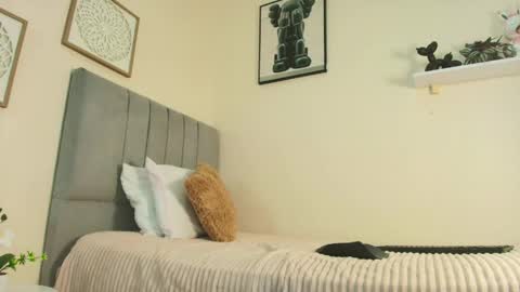 mary_cute9 online show from 04/14/26, 12:22