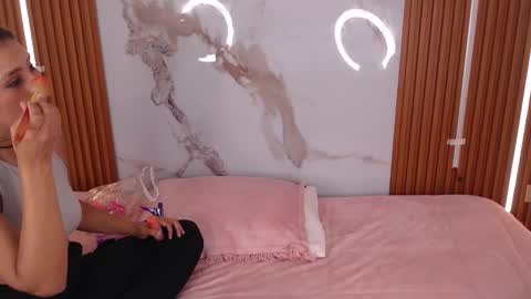 Hi guys im Mary  online show from 11/14/25, 12:26