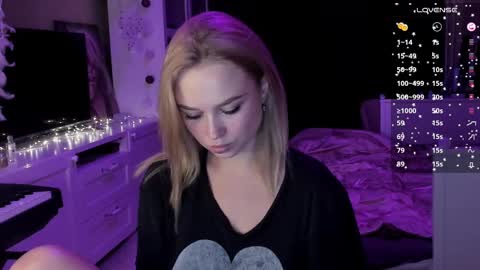 Snapshot of mary_romance chatting on 03/06/25, 10:15 Mary online show from 03/06/25, 10:15