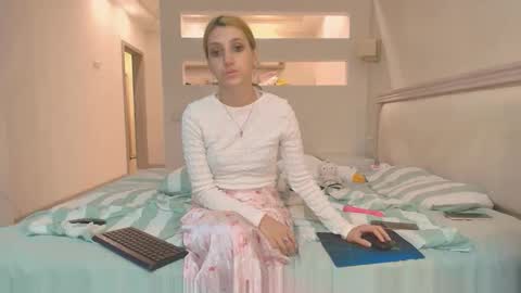 marya442004 online show from 09/23/25, 09:29