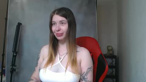 Snapshot of maryhotloves chatting on 10/14/25, 08:59 MaryHotLoves online show from 10/14/25, 08:59